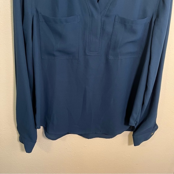 Nine West V-Neck Blouse 2 Chest Pocket Blue S - Picture 4 of 11